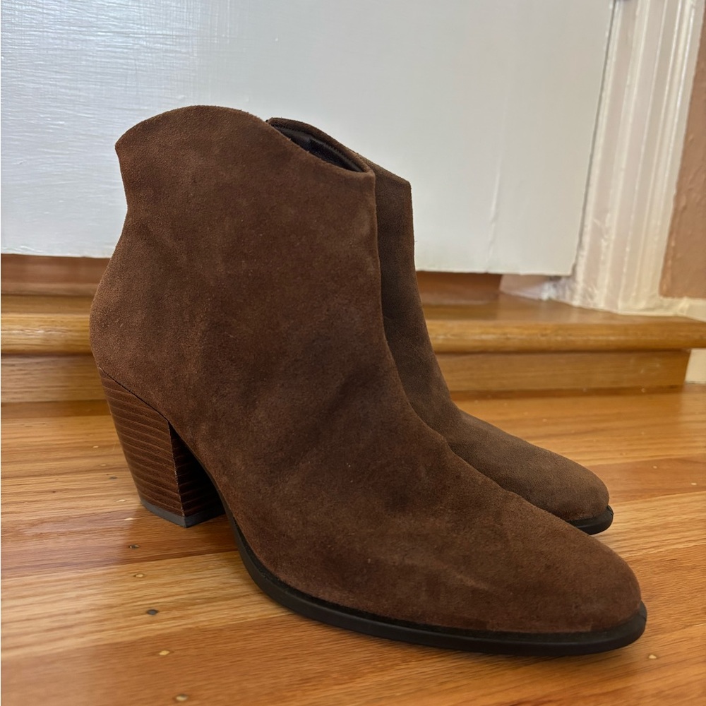 (NEW) Ecco Suede western Ankle Booties